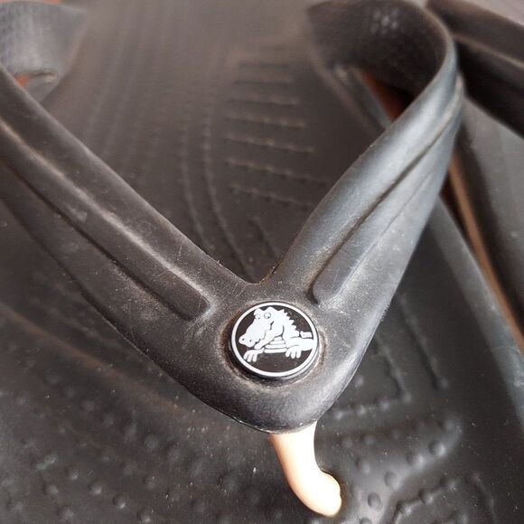 Crocs Black flip-flops size 6  9 1/2 inches from toe to heel VGC - Picture 2 of 8